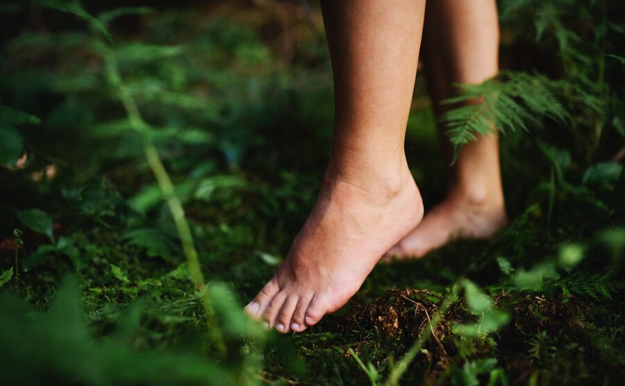 bare_feet_woman_standing_barefoot_outdoors_nature_grounding_forest_bathing_concept_535069_89_lg